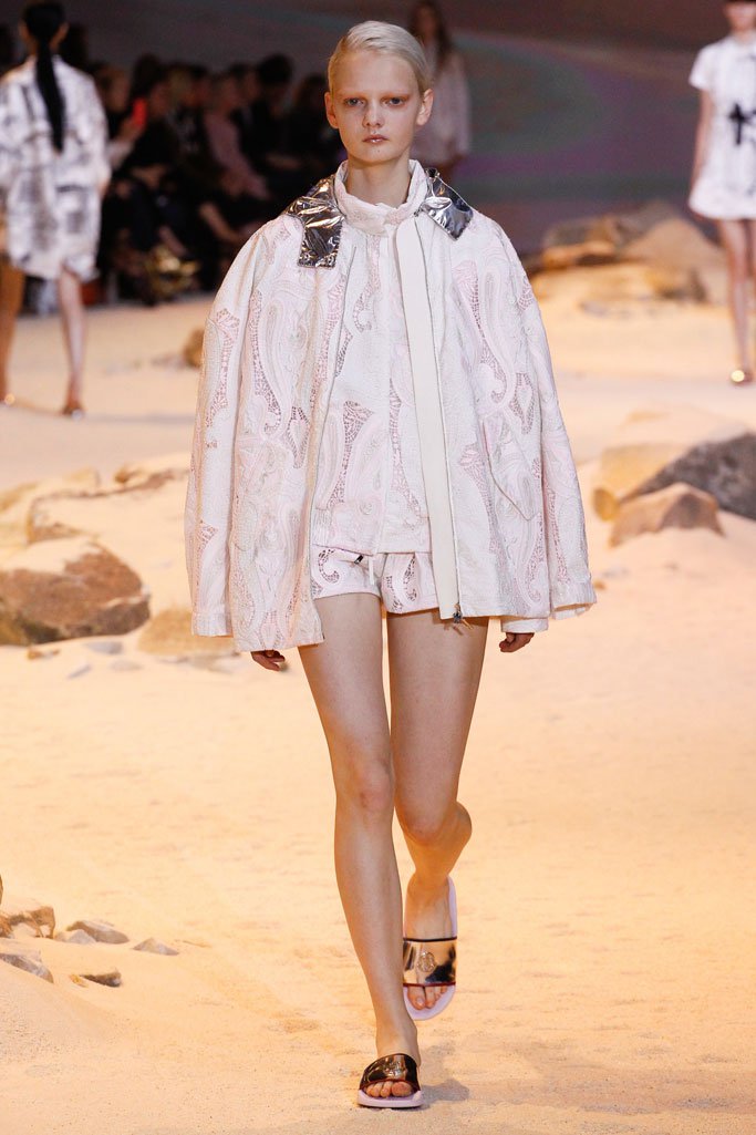 Moncler Gamme Rouge（盟可睐）2025巴黎时装周时装秀