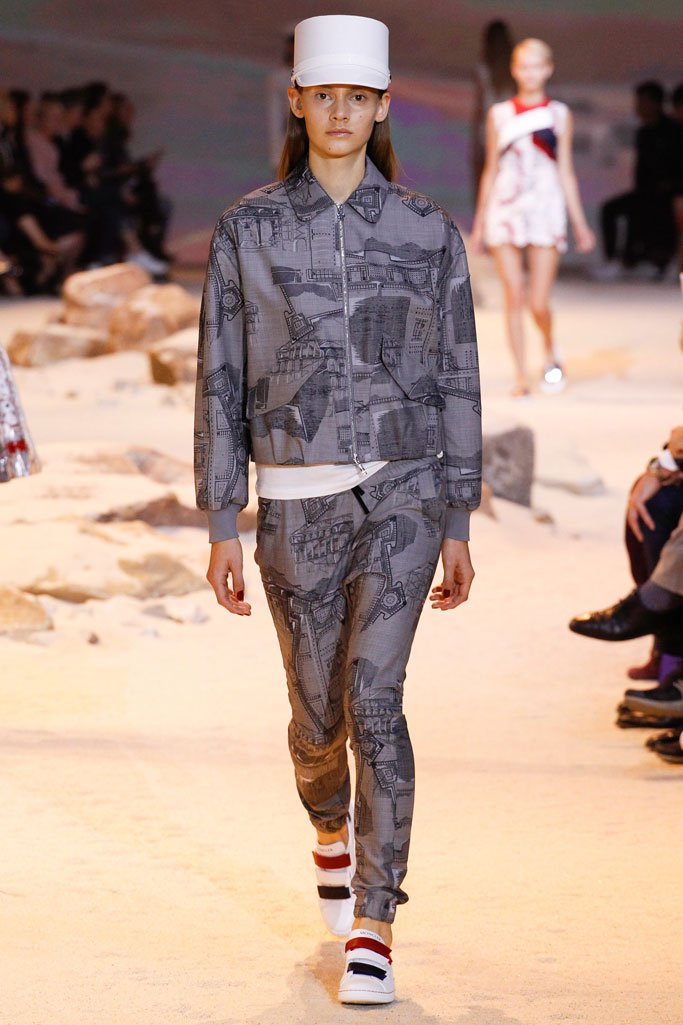 Moncler Gamme Rouge（盟可睐）2025巴黎时装周时装秀