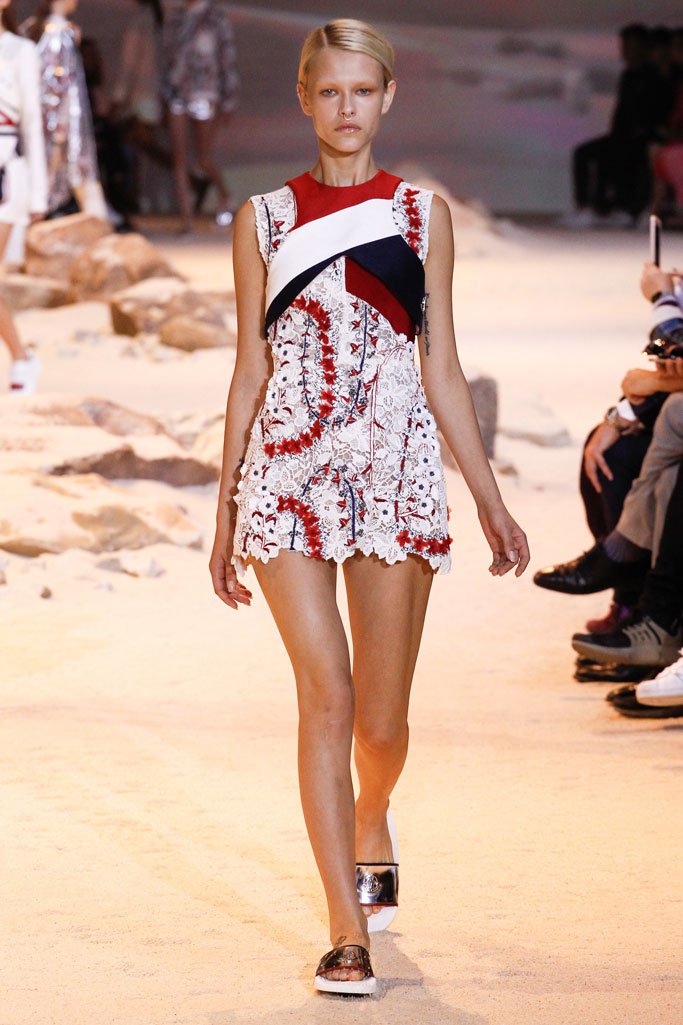 Moncler Gamme Rouge（盟可睐）2025巴黎时装周时装秀