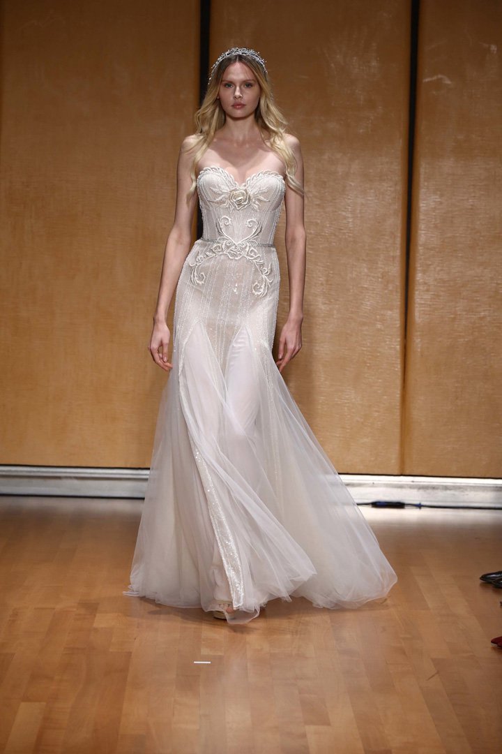 Inbal Dror 2025纽约婚纱周婚纱秀