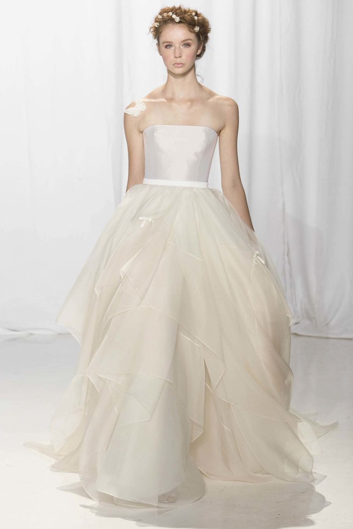 Reem Acra（雷姆·阿克拉）2025纽约婚纱周婚纱秀