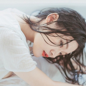 纪梵希变色唇膏试色 貌美变色唇膏试色