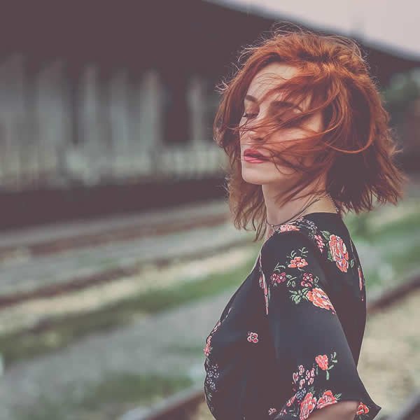 女人不可以穷,一定要有钱