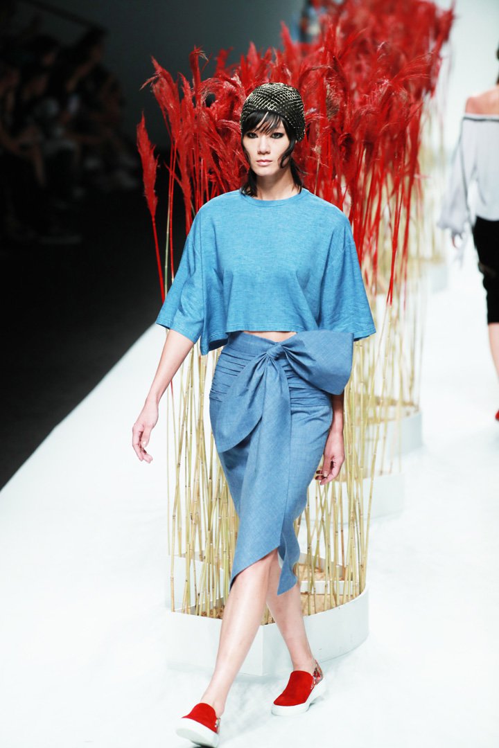 JICHENG 发布2025上海时装周全新作品“遛园舞凤”时装秀