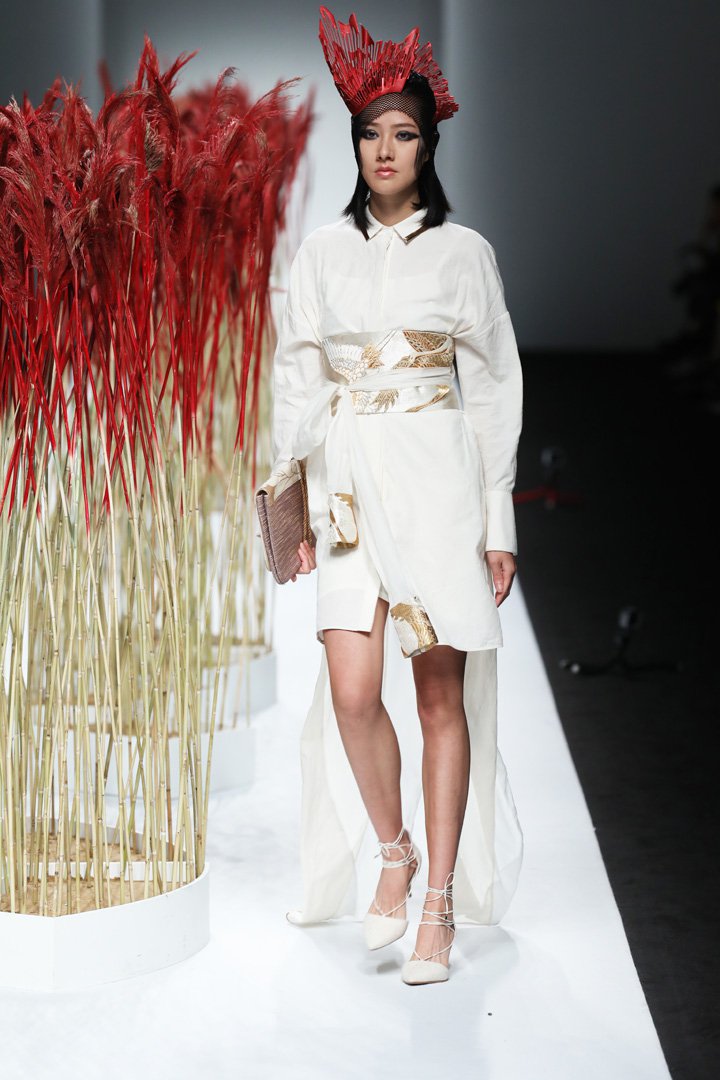 JICHENG 发布2025上海时装周全新作品“遛园舞凤”时装秀