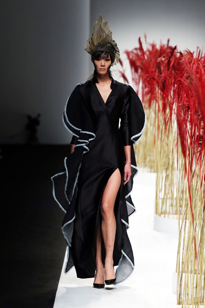 JICHENG 发布2025上海时装周全新作品“遛园舞凤”时装秀