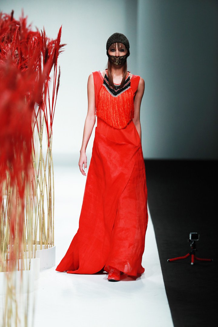 JICHENG 发布2025上海时装周全新作品“遛园舞凤”时装秀