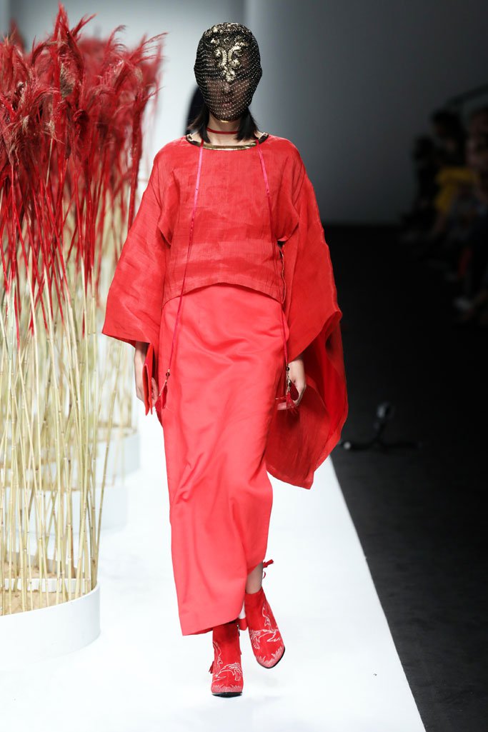 JICHENG 发布2025上海时装周全新作品“遛园舞凤”时装秀