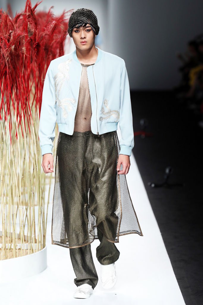 JICHENG 发布2025上海时装周全新作品“遛园舞凤”时装秀