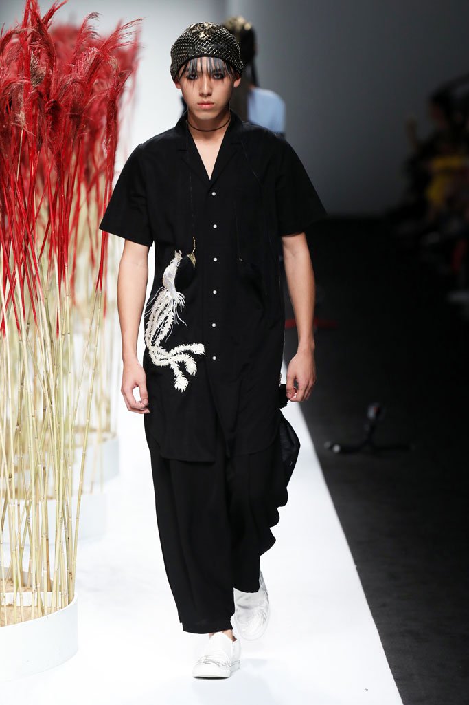 JICHENG 发布2025上海时装周全新作品“遛园舞凤”时装秀