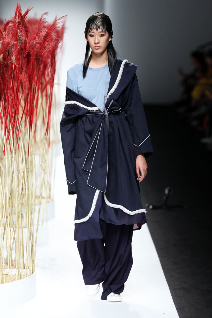 JICHENG 发布2025上海时装周全新作品“遛园舞凤”时装秀