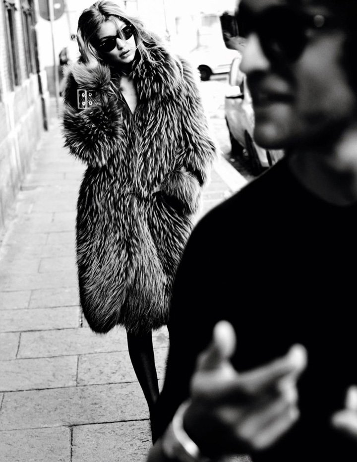 超模Gigi Hadid 演绎《Vogue》法国版时尚杂志大片