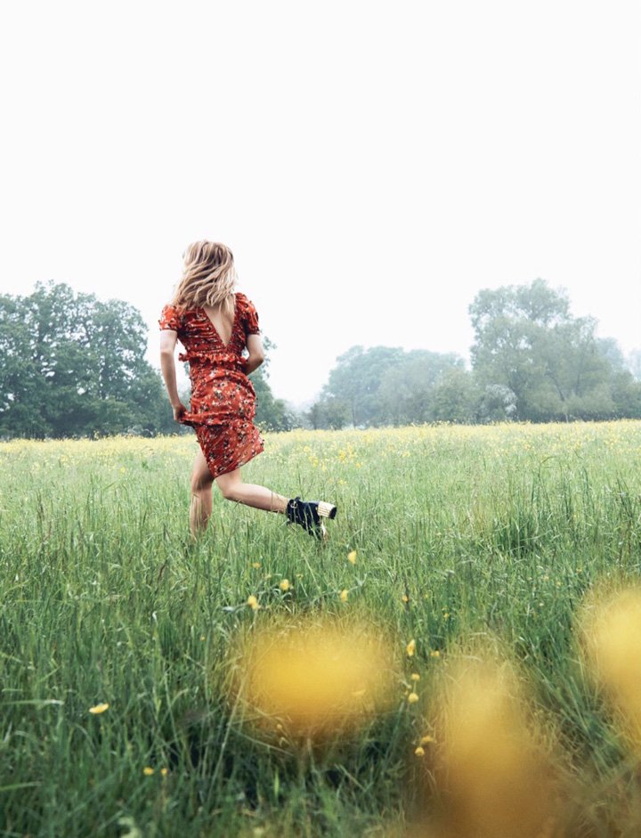 女星Haley Bennett 演绎《Dior》时尚杂志大片