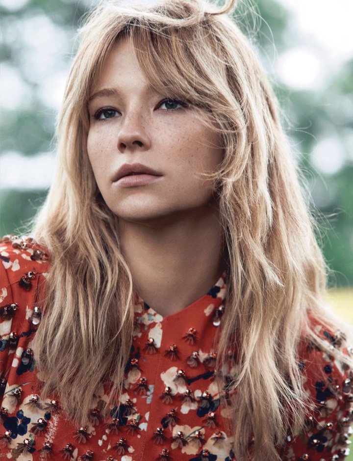 女星Haley Bennett 演绎《Dior》时尚杂志大片
