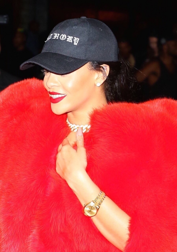 蕾哈娜rihanna最新街拍 订婚后女神美出新高