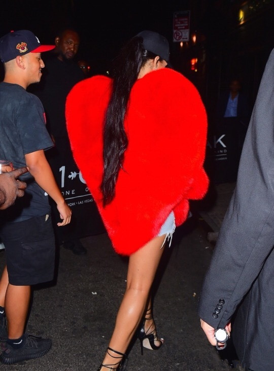 蕾哈娜rihanna最新街拍 订婚后女神美出新高