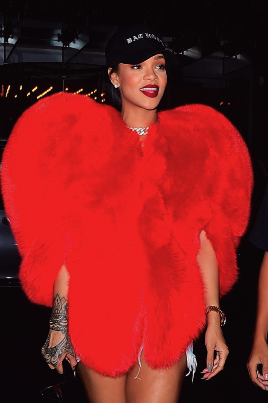 蕾哈娜rihanna最新街拍 订婚后女神美出新高