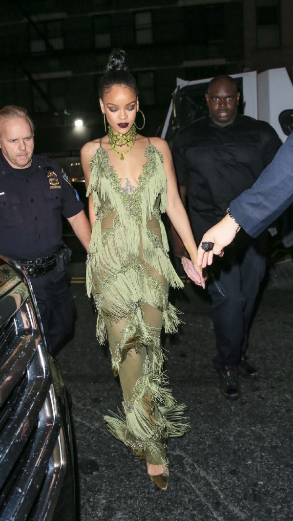 蕾哈娜rihanna最新街拍 订婚后女神美出新高