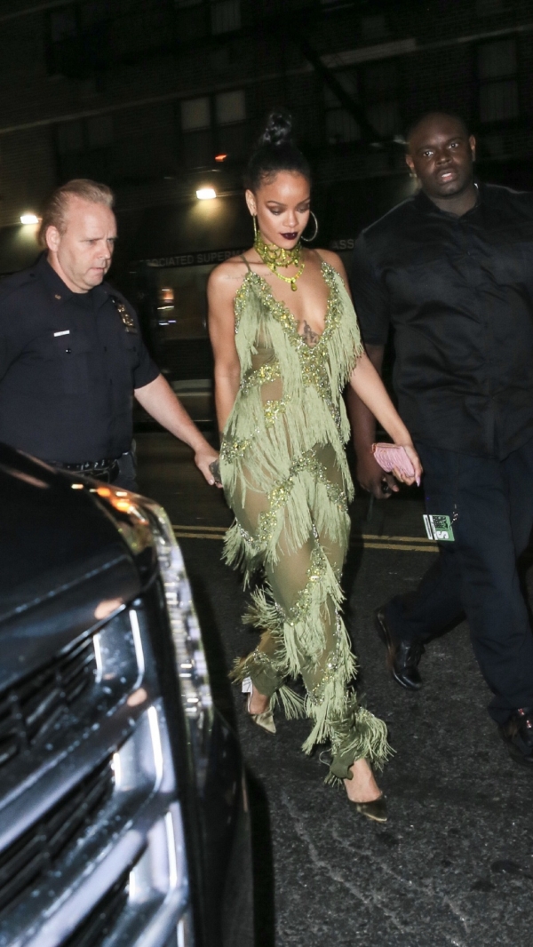 蕾哈娜rihanna最新街拍 订婚后女神美出新高