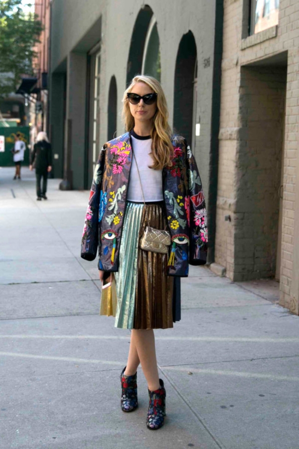 2025秋冬女装流行趋势 金属光百褶裙回来了