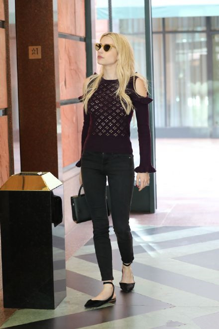 Emma Roberts(艾玛罗伯茨)凭借“穿衣术”居然看起来比超模还高