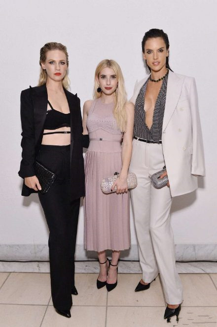Emma Roberts(艾玛罗伯茨)凭借“穿衣术”居然看起来比超模还高