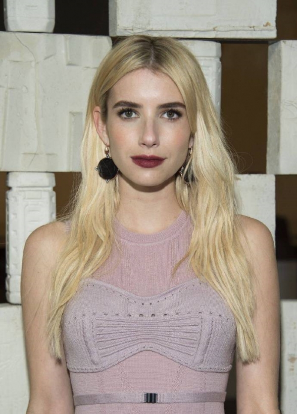 Emma Roberts(艾玛罗伯茨)凭借“穿衣术”居然看起来比超模还高
