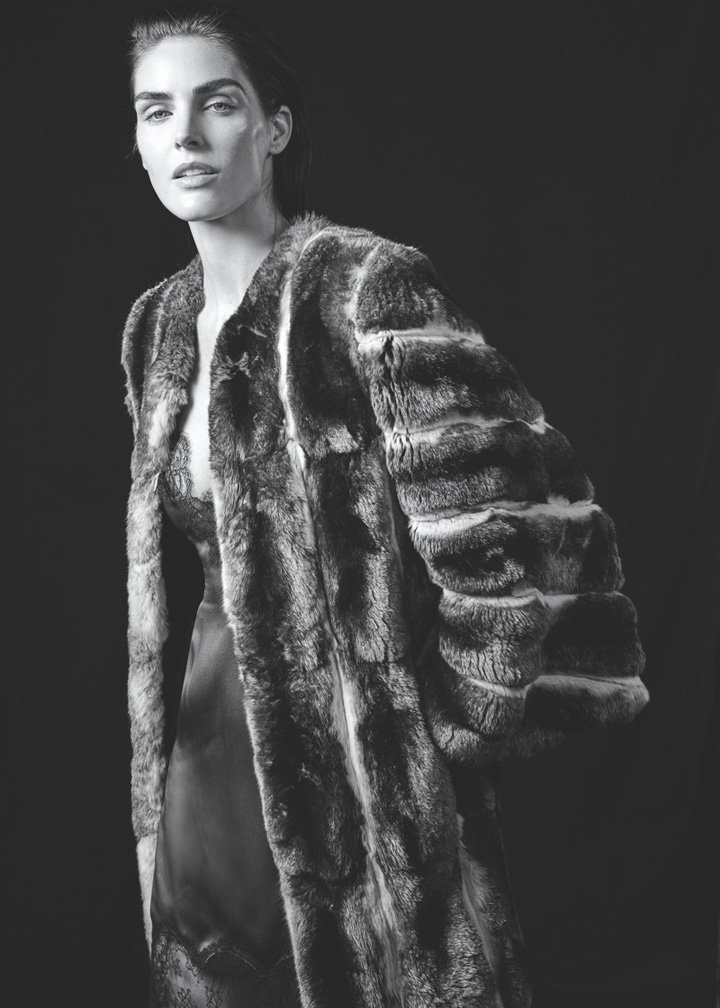 美国设计师品牌 Dennis Basso（丹尼斯·贝索）2025秋冬系列广告