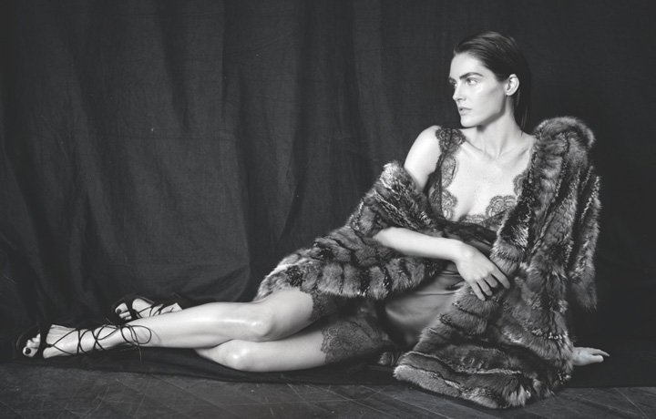 美国设计师品牌 Dennis Basso（丹尼斯·贝索）2025秋冬系列广告