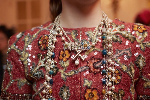 香奈儿Chanel巴黎时装秀场资讯 Chanel2025早秋系列秀场时尚配饰大赏