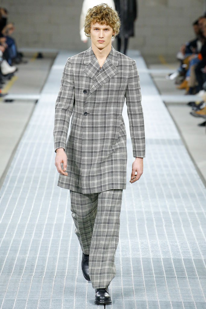 Dirk Bikkembergs 2025米兰时装周男装秀