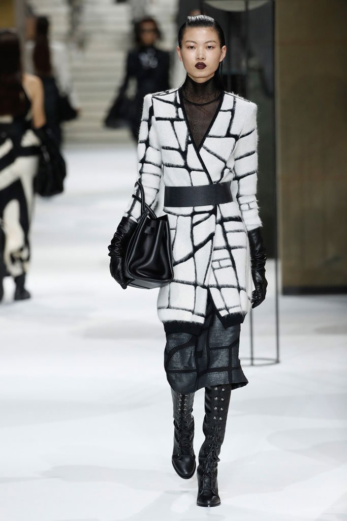 Max Mara（麦丝玛拉）2025上海时装周时装秀