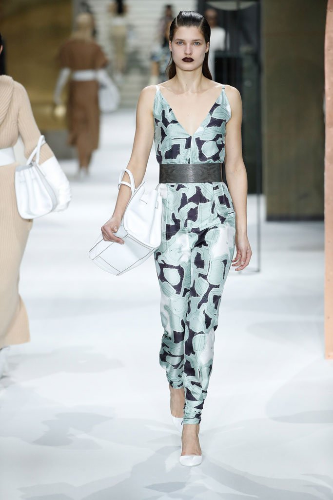 Max Mara（麦丝玛拉）2025上海时装周时装秀