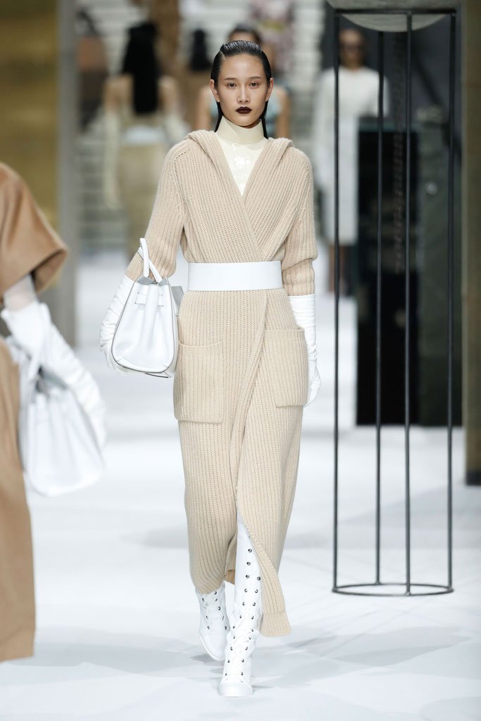 Max Mara（麦丝玛拉）2025上海时装周时装秀