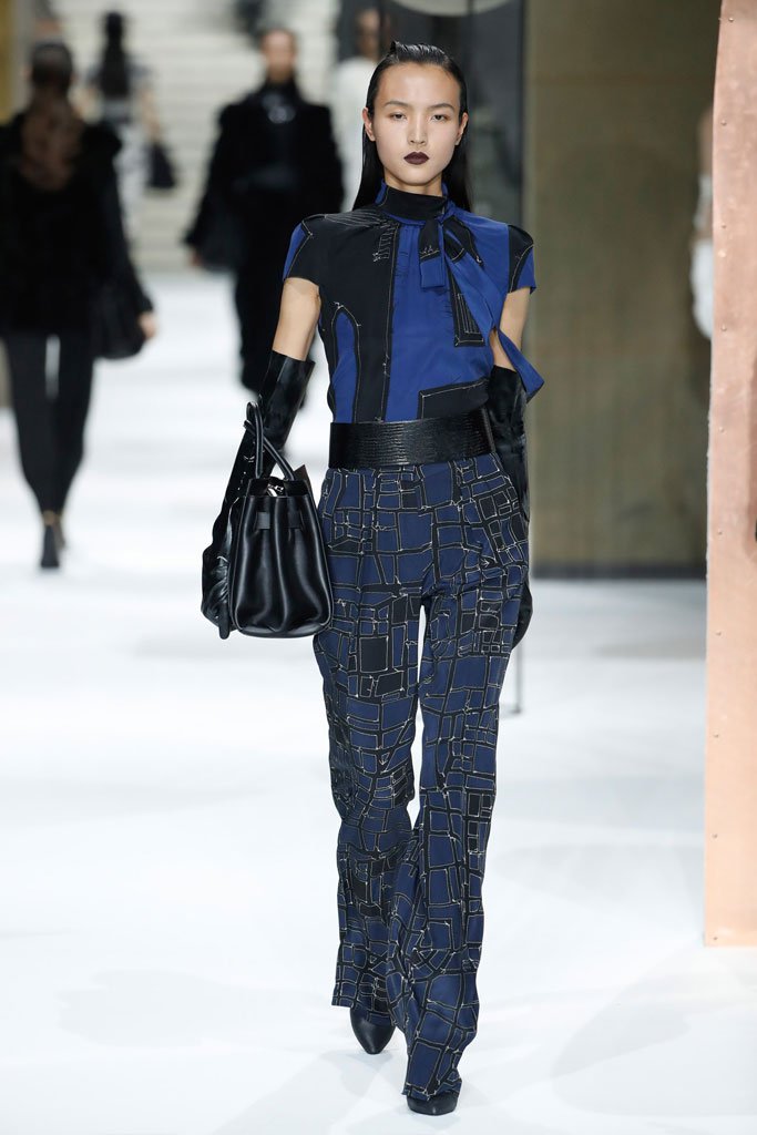 Max Mara（麦丝玛拉）2025上海时装周时装秀