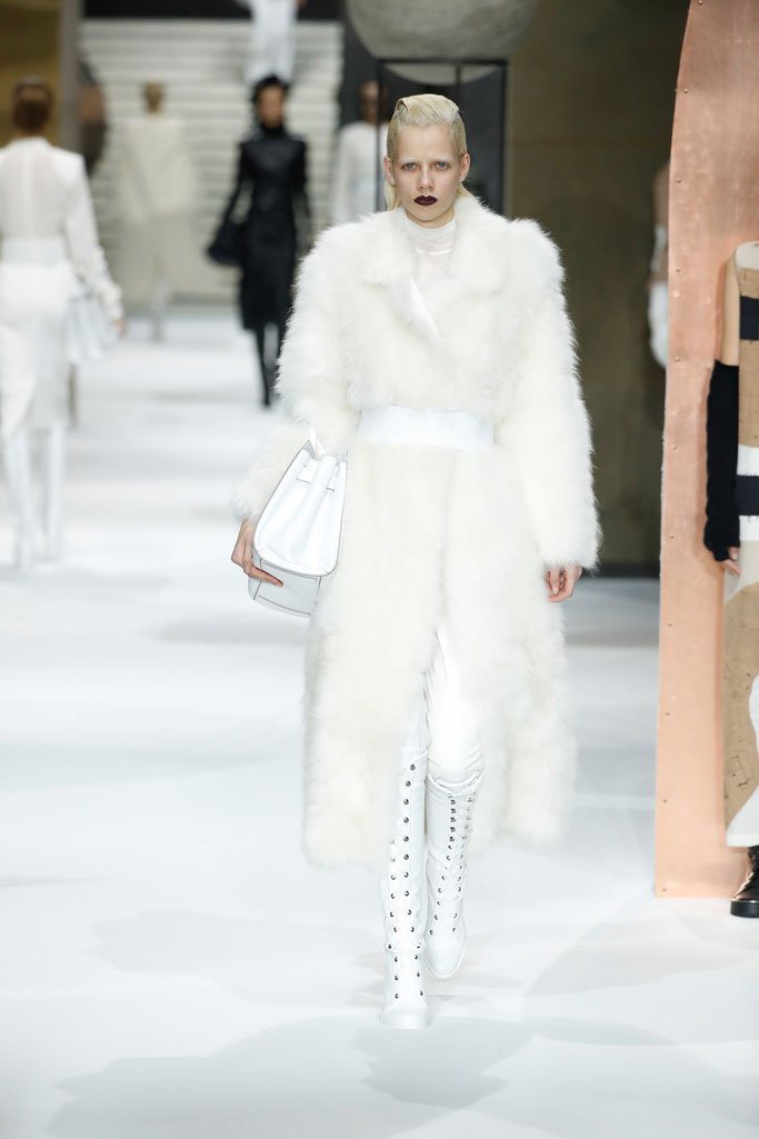 Max Mara（麦丝玛拉）2025上海时装周时装秀