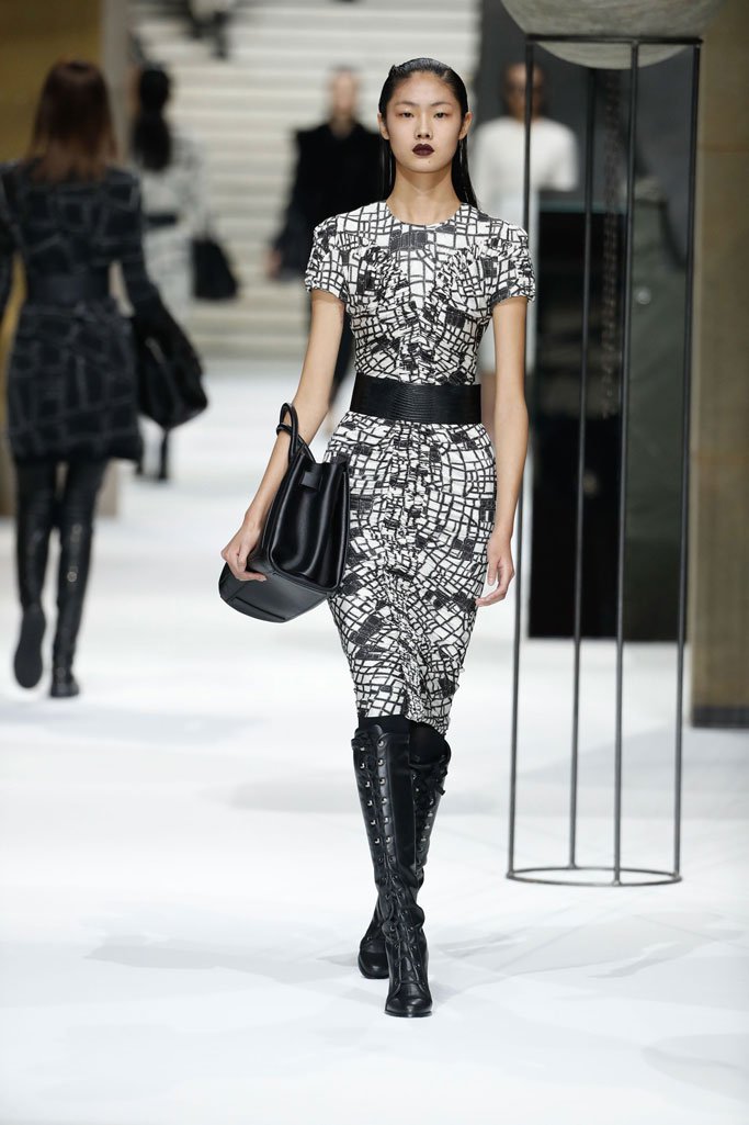 Max Mara（麦丝玛拉）2025上海时装周时装秀