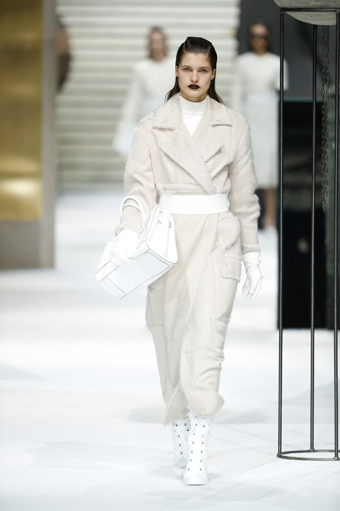 Max Mara（麦丝玛拉）2025上海时装周时装秀