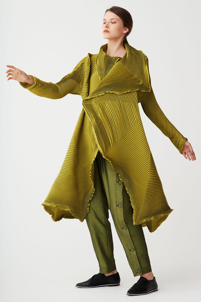 Issey Miyake 2025早秋女装品牌广告大片