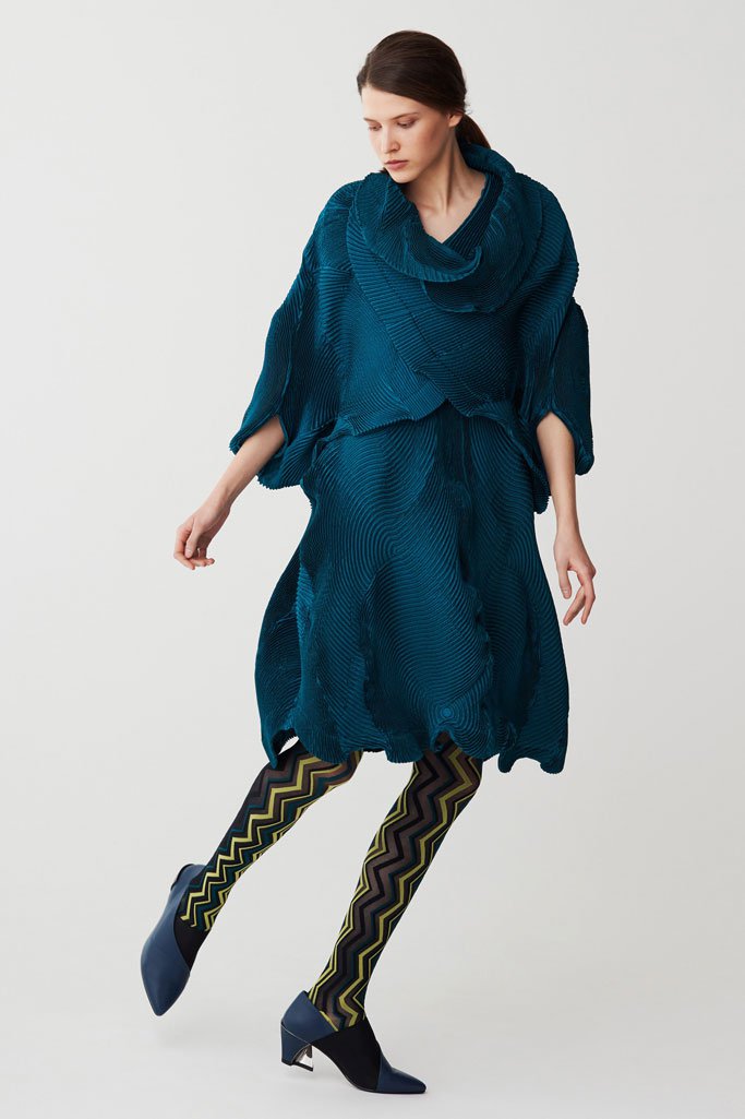 Issey Miyake 2025早秋女装品牌广告大片