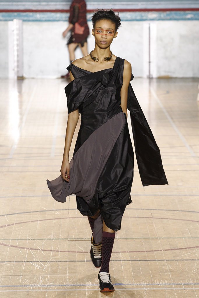 Vivienne Westwood 2025伦敦时装发布会时装秀