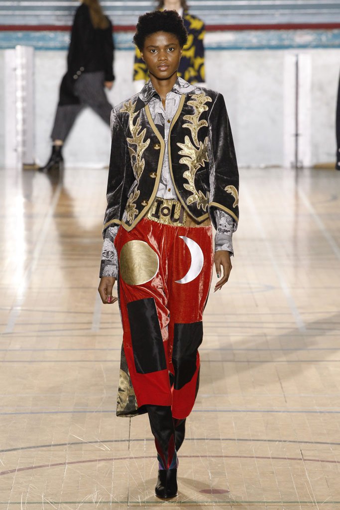 Vivienne Westwood 2025伦敦时装发布会时装秀