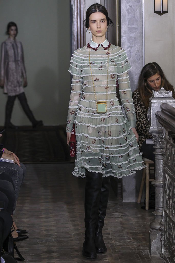 Valentino（华伦天奴）2025纽约时装周女时装秀