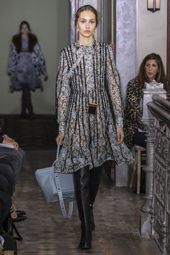 Valentino（华伦天奴）2025纽约时装周女时装秀