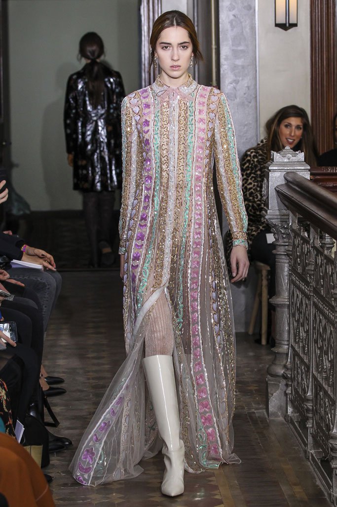 Valentino（华伦天奴）2025纽约时装周女时装秀