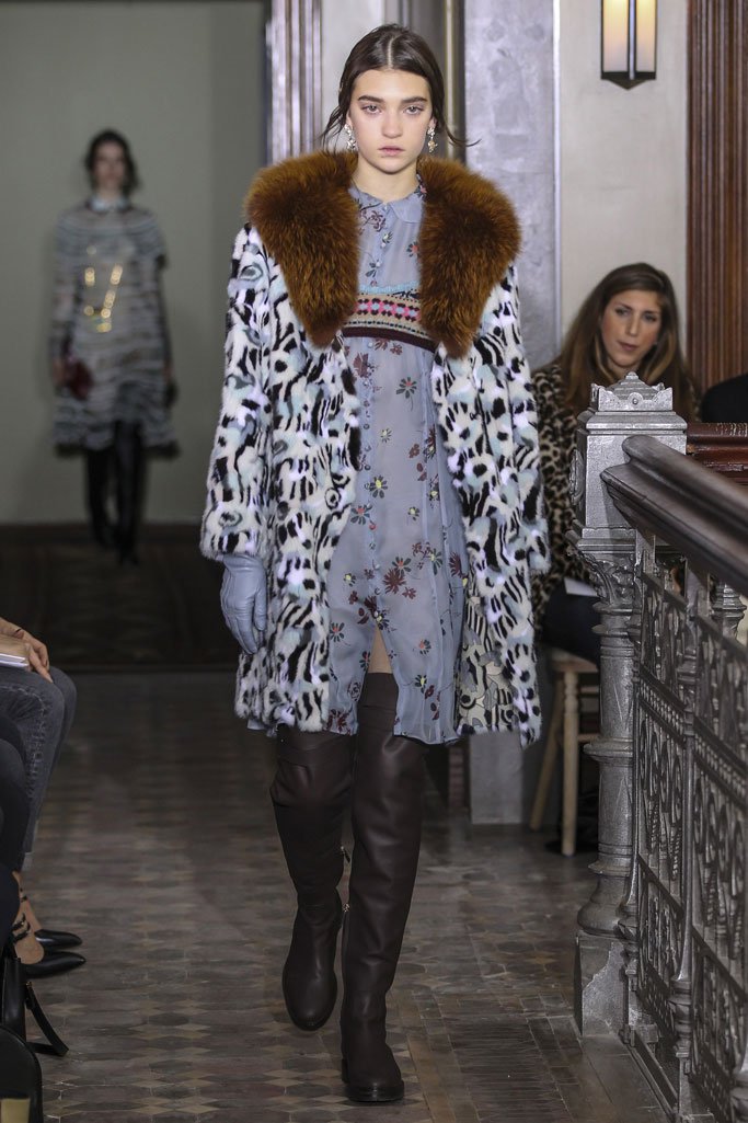 Valentino（华伦天奴）2025纽约时装周女时装秀