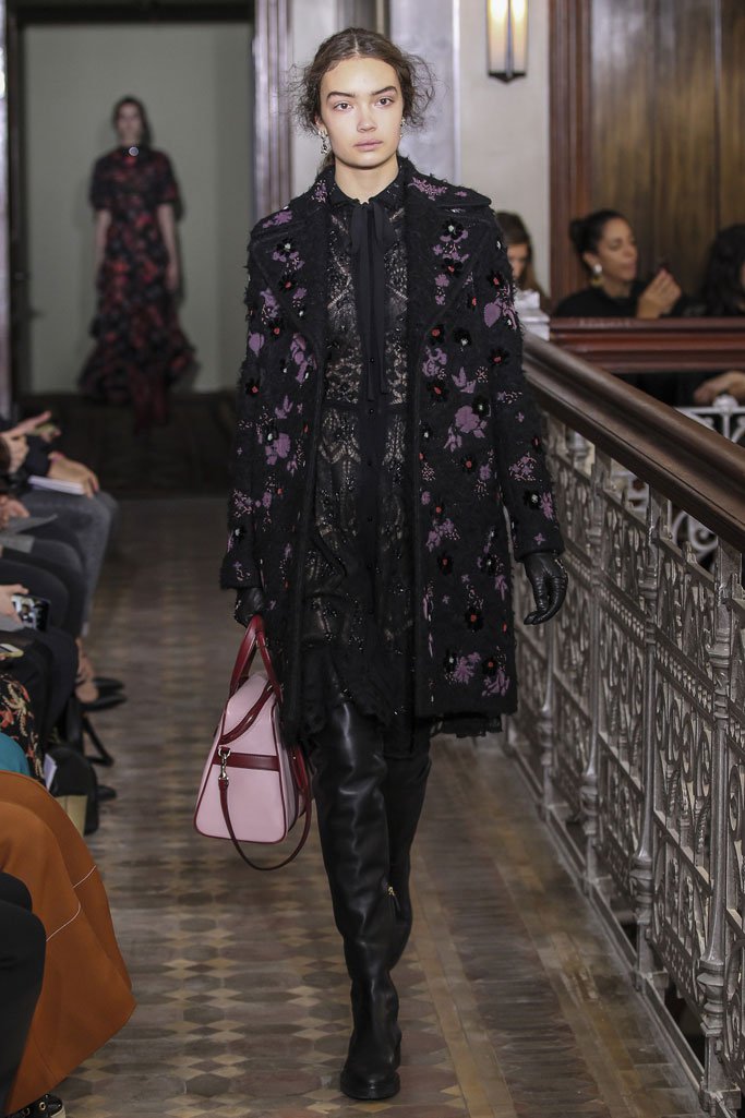 Valentino（华伦天奴）2025纽约时装周女时装秀