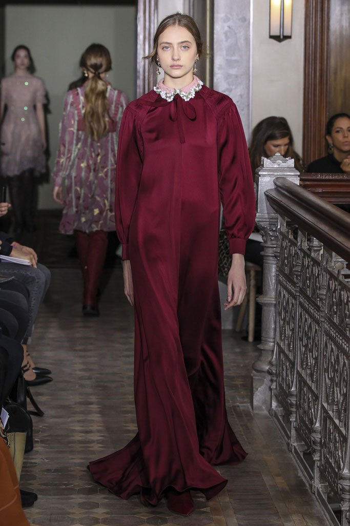 Valentino（华伦天奴）2025纽约时装周女时装秀