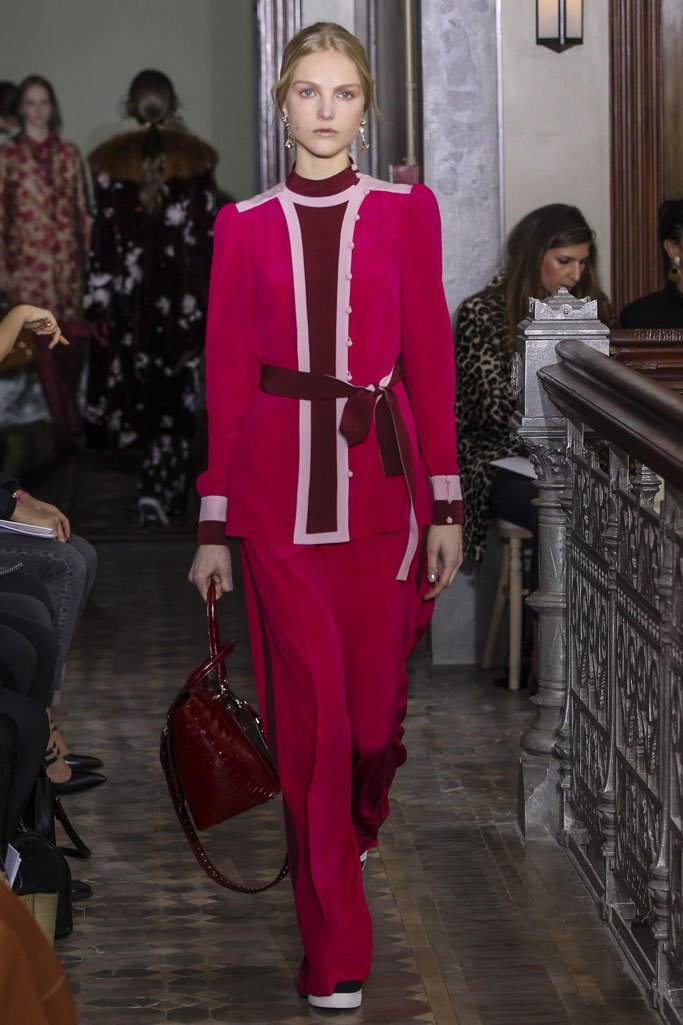 Valentino（华伦天奴）2025纽约时装周女时装秀