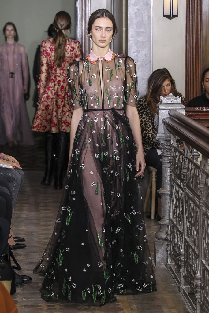 Valentino（华伦天奴）2025纽约时装周女时装秀